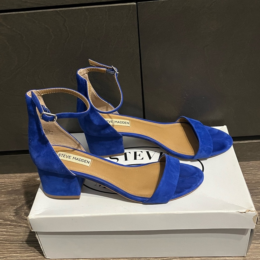 Steve Madden suede sandals